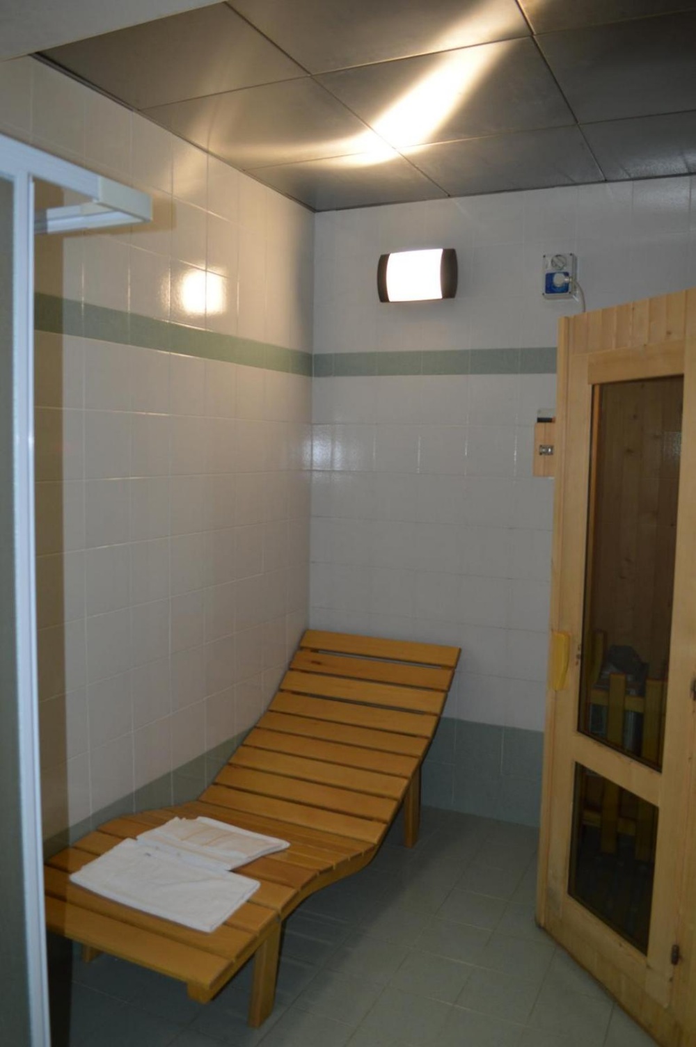 Canadian Hotel Main image