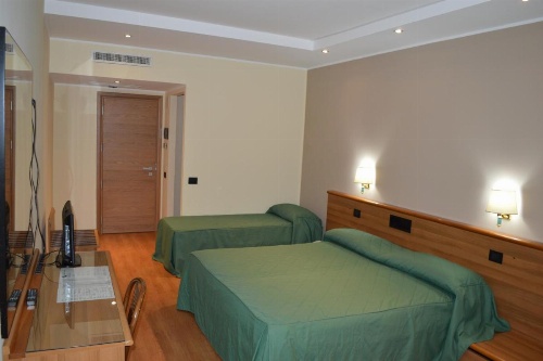 Canadian Hotel image 9